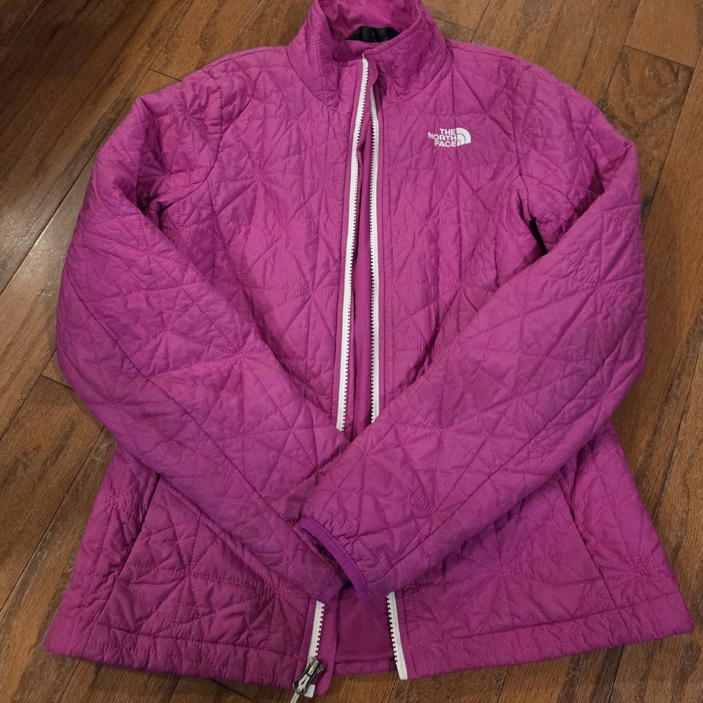 The North Face Women's Hot Pink Quilted Puffer Jacket - Picture 2 of 3